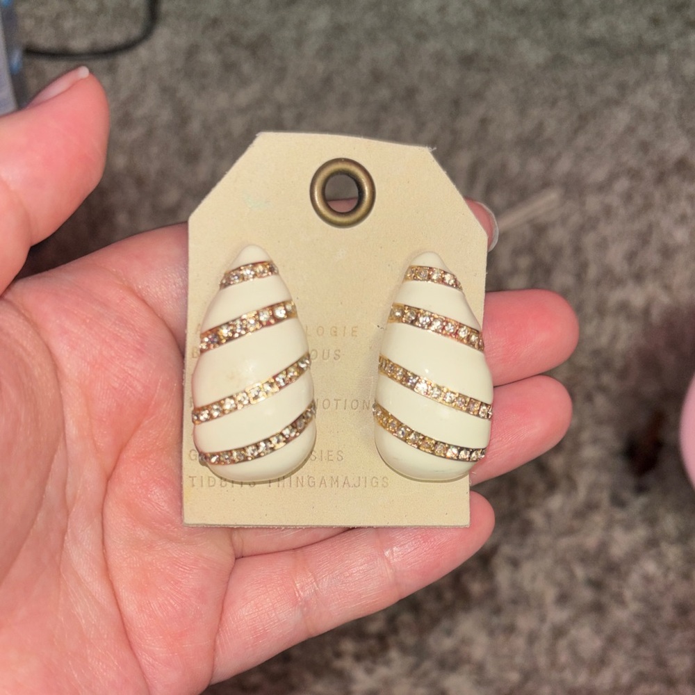 Anthropologie Cream and Gold Spiral Earrings